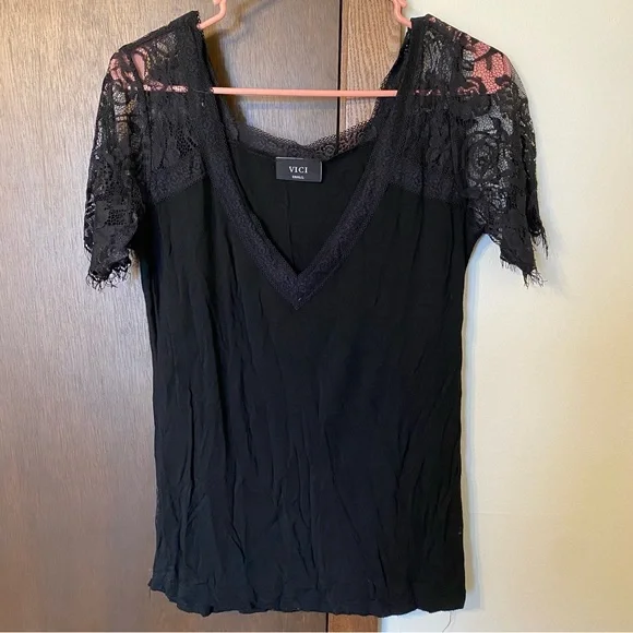 Vici Black Laced Sleeve V-Neck- S - Picture 2 of 3